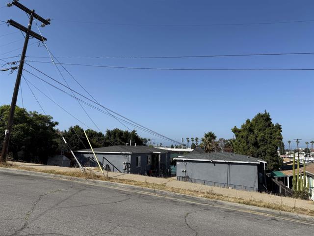 2722 2724 B Avenue, National City CA: https://media.crmls.org/mediaz/09ac8bcf-24c2-4b32-840b-93fd8a6e846b.jpg