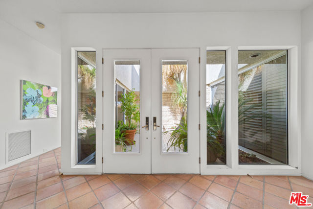 7 Churchill Lane, Rancho Mirage CA: https://media.crmls.org/mediaz/09ac9116-f753-4312-8064-152a8e121e68.jpg