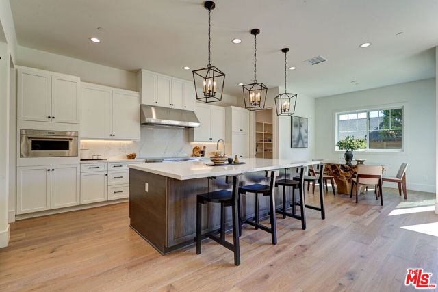 7733 Henefer Avenue, Los Angeles CA: https://media.crmls.org/mediaz/09acc88d-32fb-4bed-9289-c2f7243b61cd.jpg