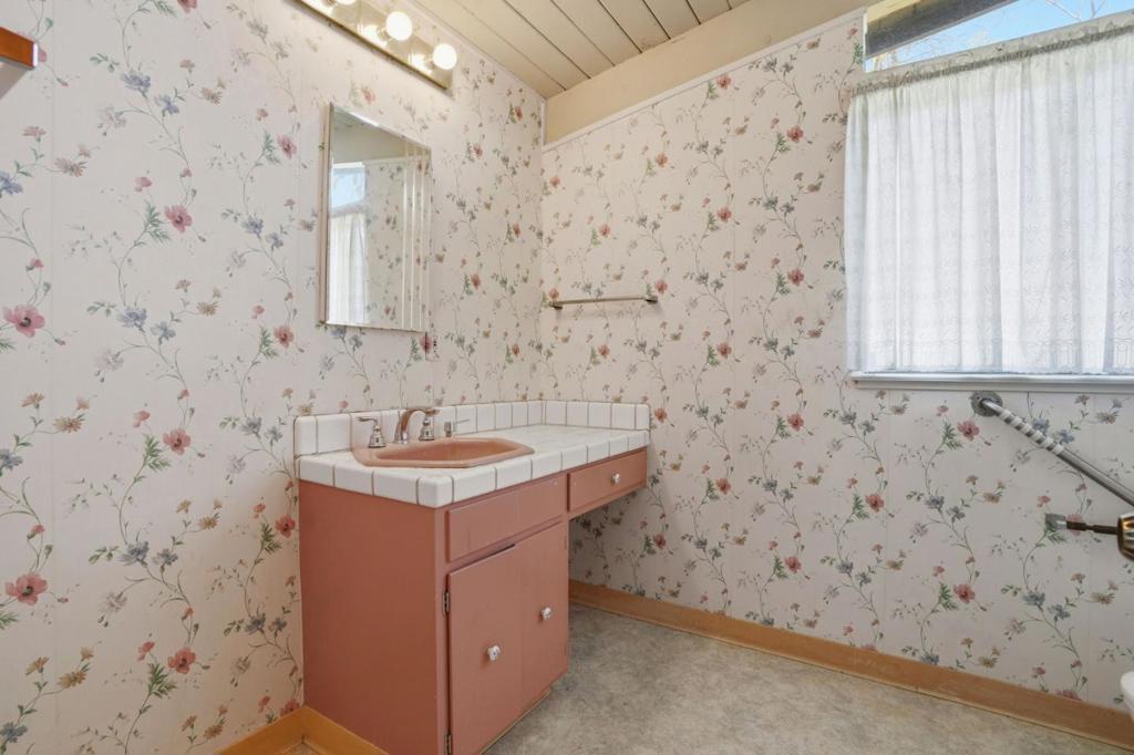 https://media.crmls.org/mediaz/09aceb89-1e7a-4c35-8343-47ad592d0b22.jpg?preset=X-Large
