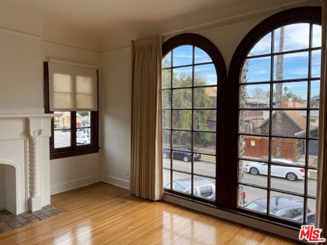 25 Falcon Avenue, Long Beach CA: https://media.crmls.org/mediaz/09acefb0-ab45-489a-920a-42271a37cb87.jpg
