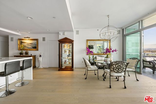 13650 Marina Pointe Drive, Marina del Rey CA: https://media.crmls.org/mediaz/09acf03c-10ea-47b1-b253-be6bd969ee74.jpg