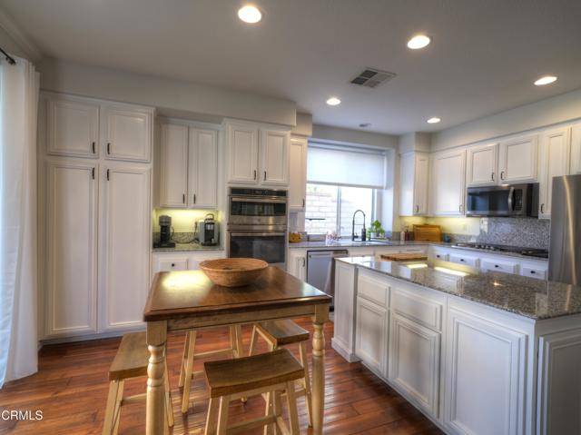 Detail Gallery Image 18 of 54 For 29047 Ironwood Ln, Saugus,  CA 91390 - 3 Beds | 3 Baths