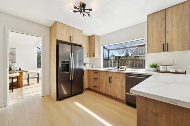 Image 43 of 98 For 762 Carlisle Way