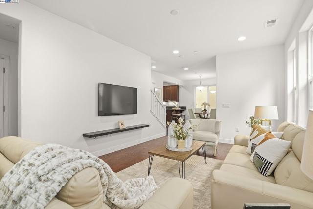 3105 Vittoria Loop, Dublin CA: https://media.crmls.org/mediaz/09addadd-1b6b-43e6-a1de-b99d3829b0dc.jpg