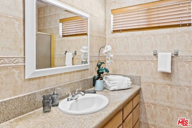 1831 Prosser Avenue, Los Angeles CA: https://media.crmls.org/mediaz/09ae5757-190d-4bbc-a676-fa7067425dbb.jpg