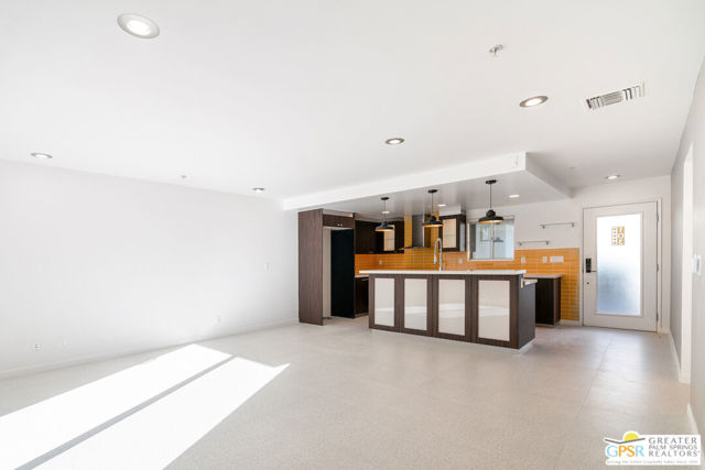 588 E San Lorenzo Road, Palm Springs CA: https://media.crmls.org/mediaz/09ae873a-f24e-4e3e-81ac-0615770fbec3.jpg