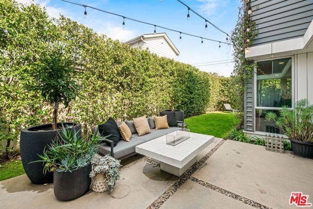 2736 Armacost Avenue, Los Angeles CA: https://media.crmls.org/mediaz/09ae97a1-96c7-409b-ae1a-2017e42b119a.jpg