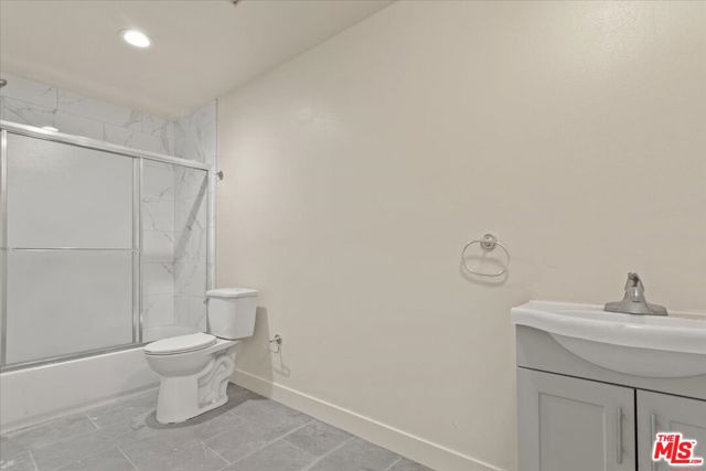 409 E 99th Street, Los Angeles CA: https://media.crmls.org/mediaz/09af92f6-1265-460a-a03a-b37ceabc41b0.jpg