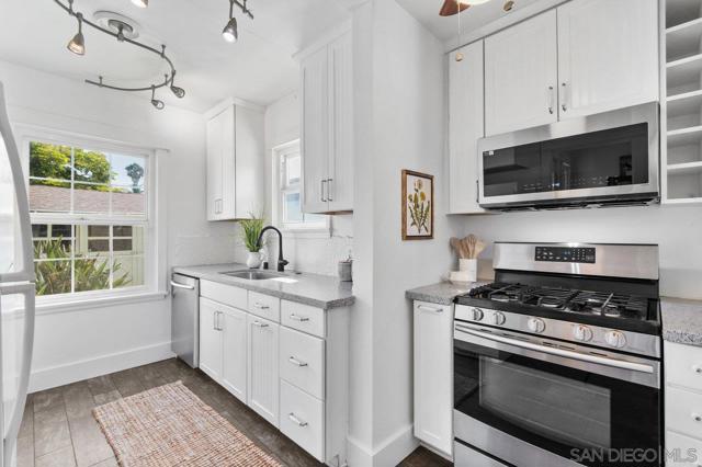 4749 Choctaw Dr, San Diego CA: https://media.crmls.org/mediaz/09b02f16-396d-4eb4-afb2-a2f3160be0b2.jpg