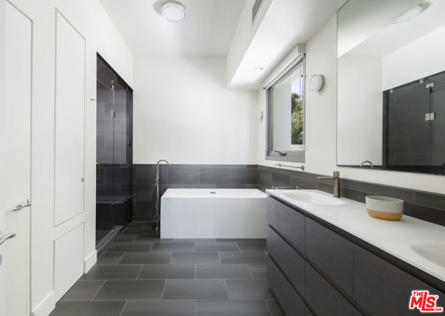 4450 Via Alegre, Santa Barbara CA: https://media.crmls.org/mediaz/09b08dfe-f4a7-4d93-9da1-9cda9b345bed.jpg