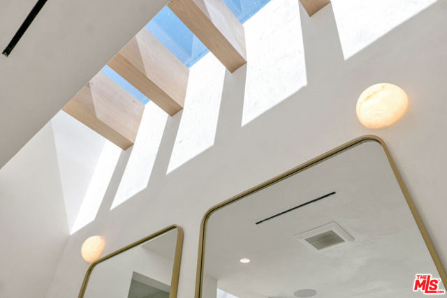 4046 Shadyglade Avenue, Studio City CA: https://media.crmls.org/mediaz/09b0a6df-ab47-4cf2-9554-0f8267a10428.jpg