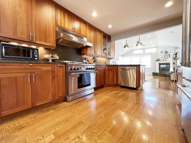 1812 Sanchez Avenue, Burlingame CA: https://media.crmls.org/mediaz/09b0b6bb-0402-4deb-b2f7-2764f53e4087.jpg