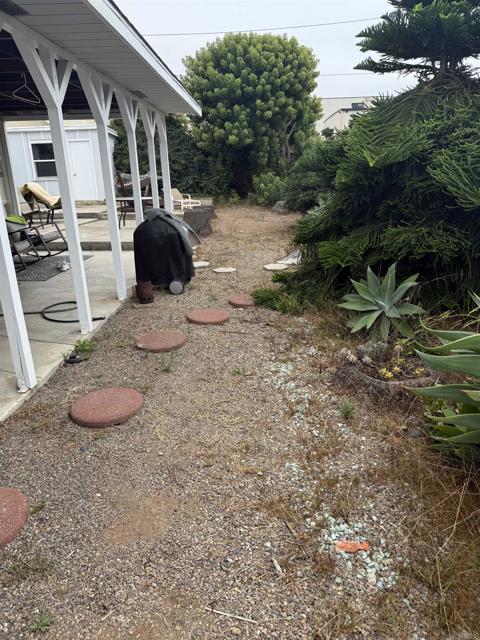 157 MAPLE AVE., Carlsbad CA: https://media.crmls.org/mediaz/09b0e21f-d5e8-4cf6-8f9b-681bba7884be.jpg