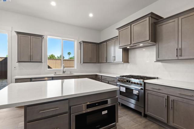 Image 3 of 8 For 6725 Micherra Circle