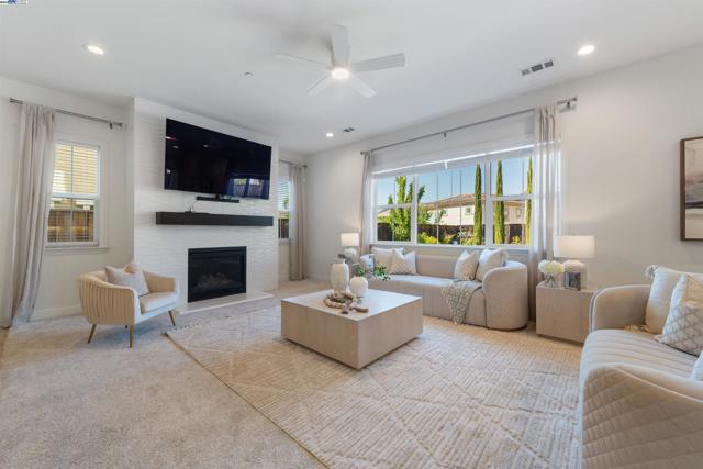 7152 Aubrey Way, Dublin CA: https://media.crmls.org/mediaz/09b152e8-d111-40db-8700-1e55eb50cf76.jpg