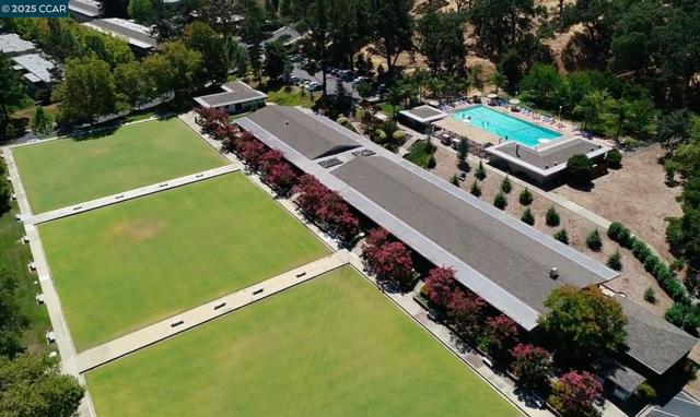 1935 Golden Rain Rd, Walnut Creek CA: https://media.crmls.org/mediaz/09b165c6-2ec3-44c3-b8e8-018eee7c3d29.jpg