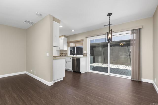 8746 Villa La Jolla Drive, La Jolla CA: https://media.crmls.org/mediaz/09b19770-ff55-4018-b654-c10696e3150a.jpg