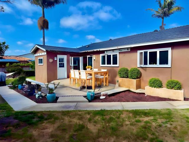 Detail Gallery Image 10 of 13 For 637 N Rios, Solana Beach,  CA 92075 - 4 Beds | 1/1 Baths