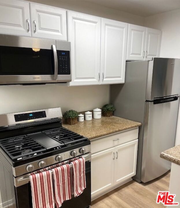 1453 S Westgate Avenue, Los Angeles CA: https://media.crmls.org/mediaz/09b2468b-2e5b-445c-a6e3-eb16aff40e2c.jpg