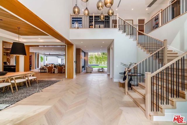 15907 Valley Vista Boulevard, Encino CA: https://media.crmls.org/mediaz/09b24ee4-262c-4c4c-b9ec-eb4872f9aa07.jpg