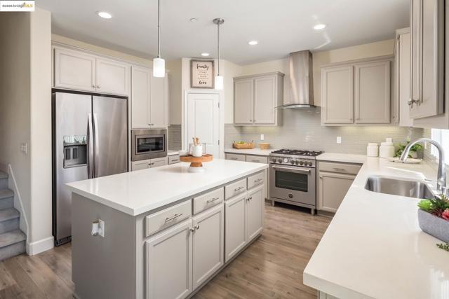 270 Guthrie Lane, Brentwood CA: https://media.crmls.org/mediaz/09b31d58-0a26-401a-989e-df258839be8c.jpg