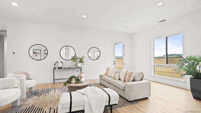 16925 Old Coach Rd, Poway CA: https://media.crmls.org/mediaz/09b378ee-ba04-4bc3-b3d4-fae71c1fc601.jpg