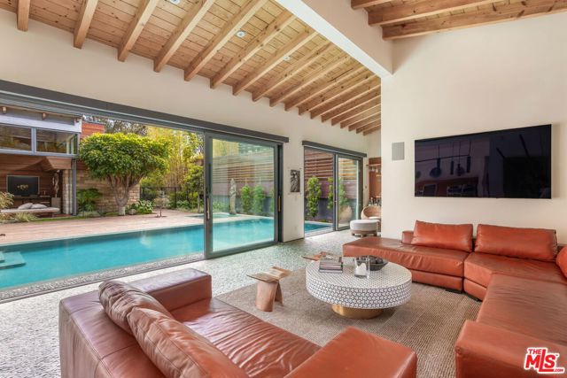 345 W Channel Road, Santa Monica CA: https://media.crmls.org/mediaz/09b3b9c7-34dd-4e6a-9d0d-2508448fe345.jpg