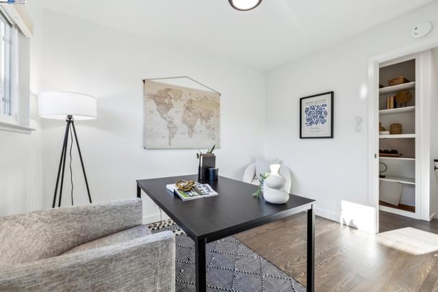 3134 Terry Ct, Castro Valley CA: https://media.crmls.org/mediaz/09b3f7fd-1450-4268-a13c-4d05fcbe4694.jpg