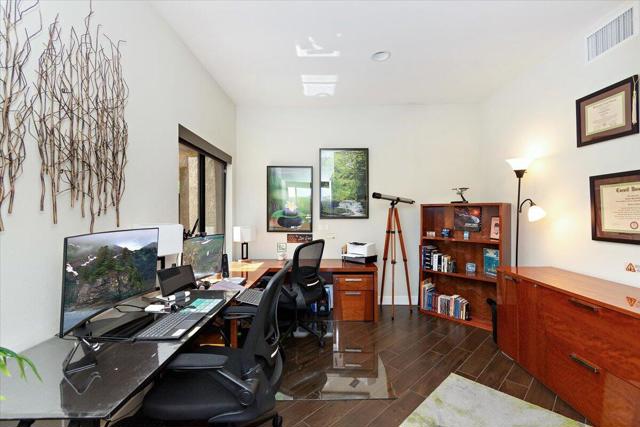11 Vista Loma Drive, Rancho Mirage CA: https://media.crmls.org/mediaz/09b46697-a9b0-41b8-ab29-13320fd212d1.jpg