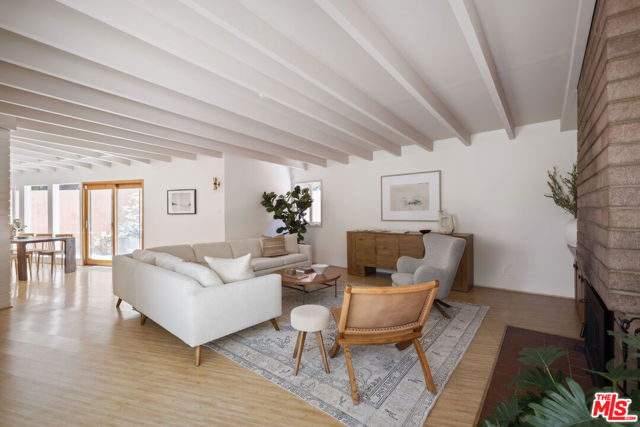 7349 Pacific View Drive, Los Angeles CA: https://media.crmls.org/mediaz/09b48fc4-6559-42c2-8bd4-824e9a33bb81.jpg