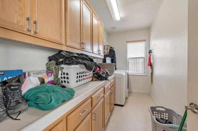 367 Sunburst Street, Los Banos CA: https://media.crmls.org/mediaz/09b5164a-6ab1-4550-a092-cdd1bd8afc29.jpg