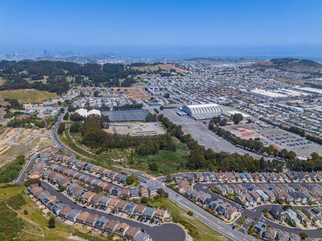 978 Martin Trail, Daly City CA: https://media.crmls.org/mediaz/09b5299a-18bd-488a-8f41-77da5217795a.jpg
