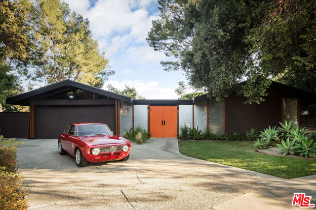 2050 La Fremontia Street, South Pasadena CA: https://media.crmls.org/mediaz/09b52d17-8d2f-4e95-8d57-948732a8f5bd.jpg