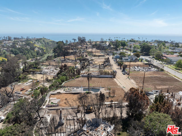 651 Erskine Drive, Pacific Palisades CA: https://media.crmls.org/mediaz/09b5abdc-006c-459d-8c33-8f4a1024905d.jpg