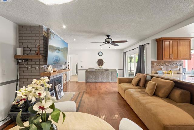 148 primrose ln, Vallejo CA: https://media.crmls.org/mediaz/09b5b203-f0a7-4faa-8f3c-c3d7c8688584.jpg