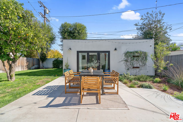 1280 S Sycamore Avenue, Los Angeles CA: https://media.crmls.org/mediaz/09b5b225-1341-4c97-bb43-69b68e465bc1.jpg