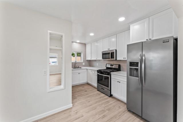 Detail Gallery Image 6 of 24 For 120 N Elm St, Escondido,  CA 92025 - 2 Beds | 1 Baths