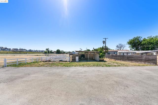 3393 Gateway Rd, Bethel Island CA: https://media.crmls.org/mediaz/09b5e5f8-772f-4161-89e4-39760285749b.jpg