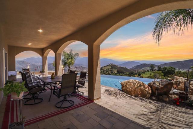Detail Gallery Image 2 of 71 For 944 Rainbow Crest Rd, Fallbrook,  CA 92028 - 3 Beds | 2 Baths
