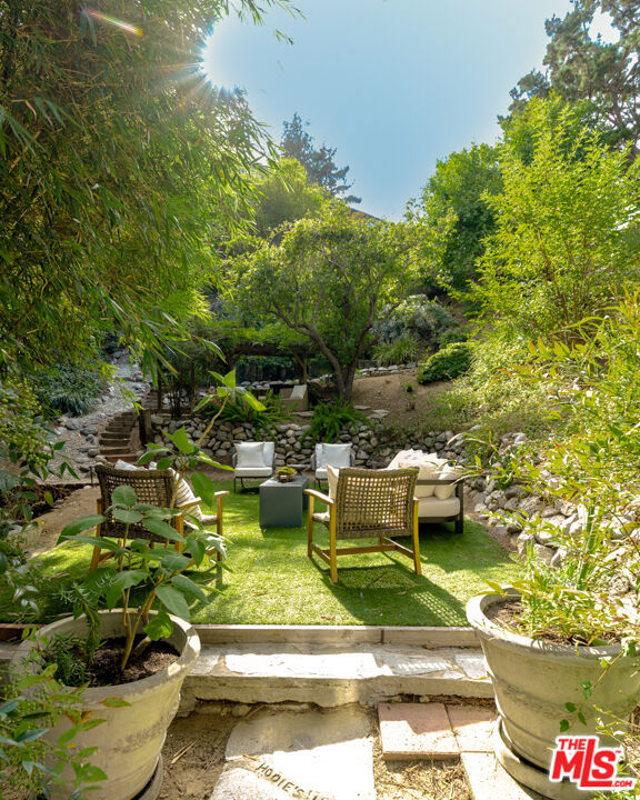 3105 Ledgewood Drive, Los Angeles CA: https://media.crmls.org/mediaz/09b6efdc-d4dd-4930-b6f0-5ee42677028d.jpg