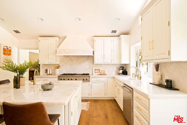 2064 Coldwater Canyon Drive photo 8