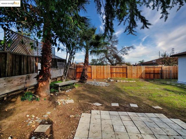 2112 Matthew CT, Pittsburg CA: https://media.crmls.org/mediaz/09b771cb-83ef-404e-9fe3-efb51efc008b.jpg
