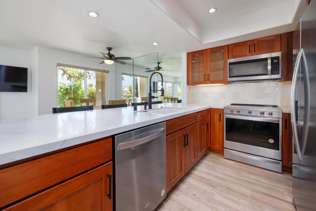 78337 Scarlet Court, La Quinta CA: https://media.crmls.org/mediaz/09b7bb24-2136-481e-a4d8-b9a7ee391226.jpg