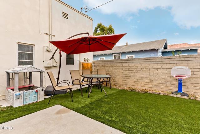 426 W Arbor Vitae Street, Inglewood CA: https://media.crmls.org/mediaz/09b8671e-8ea1-493a-82cd-b2ff88c0e5c4.jpg