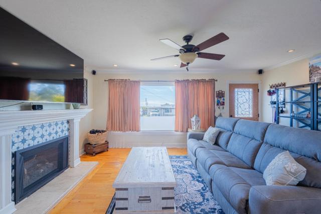 2080 Buchanan Street, Seaside CA: https://media.crmls.org/mediaz/09b89396-4667-4664-905e-779371274120.jpg