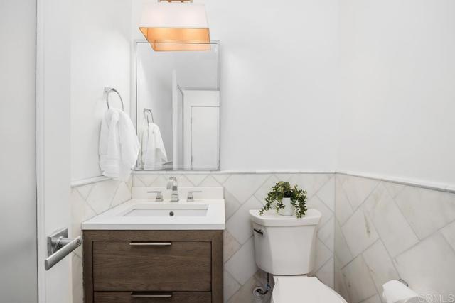 731 Valley Avenue, Solana Beach CA: https://media.crmls.org/mediaz/09b8df99-b30f-4b2c-8063-2b4cae70b4ec.jpg