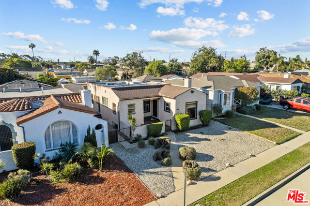 618 W 111th Place, Los Angeles CA: https://media.crmls.org/mediaz/09b9402f-d9de-4ca5-a49f-a166da1689f3.jpg