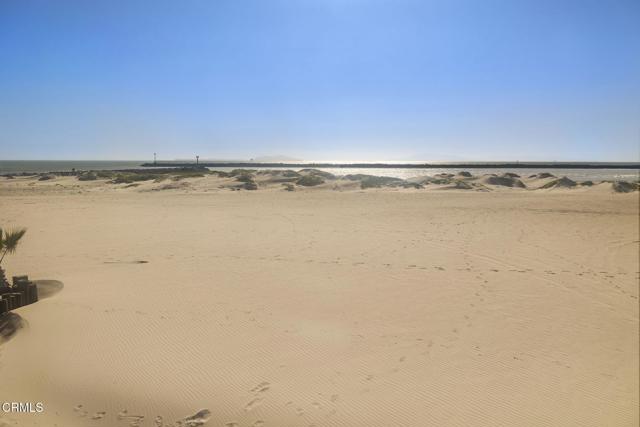 3025 Ocean Drive, Oxnard CA: https://media.crmls.org/mediaz/09ba463e-51d1-4189-936a-4fb4127ad576.jpg