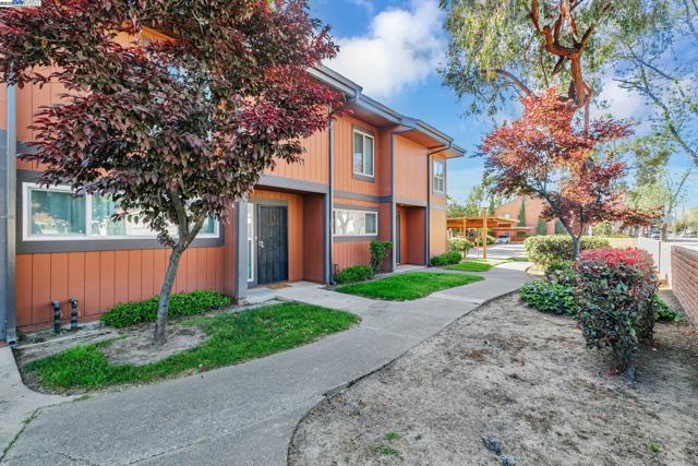 38627 Cherry Ln, Fremont CA: https://media.crmls.org/mediaz/09bae781-19d7-4f3c-b1f8-962c56186214.jpg